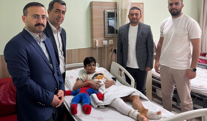 Yeni Parti’den tedavi gören Gazzeli Muhsin’e ziyaret