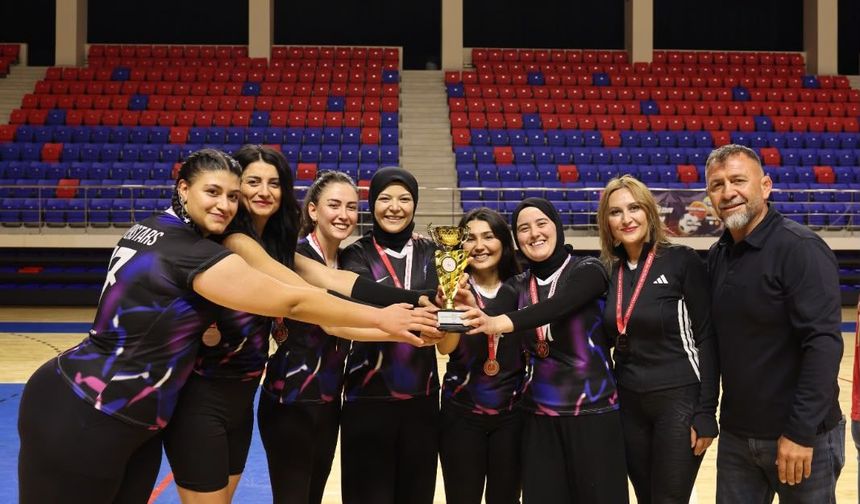 Voleybolda Şampiyon Millî Eğitim oldu