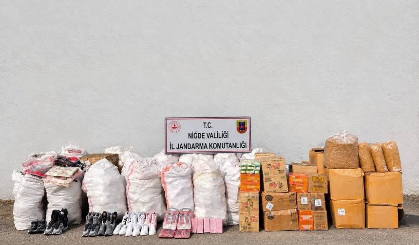 Kargo aracında kaçak malzeme yakalandı!