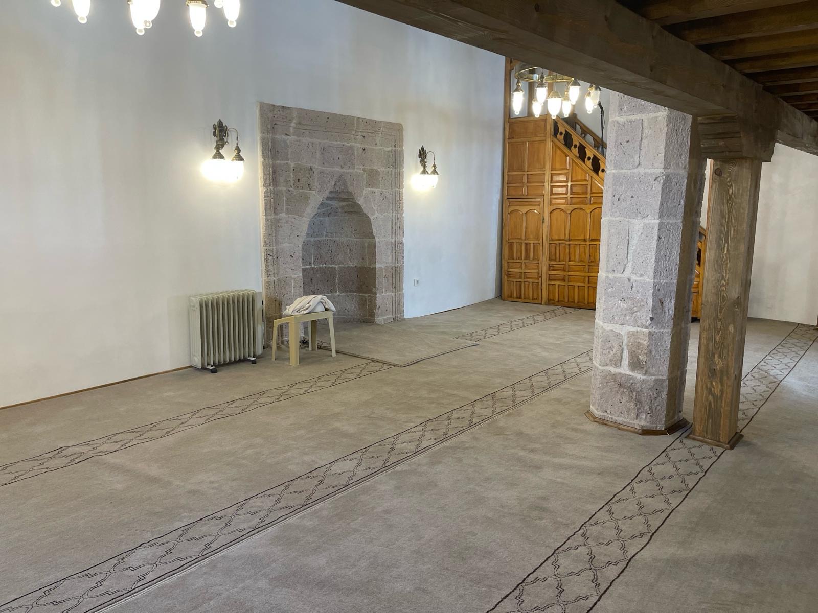 Tarihi Fesleğen Camii Ibadete Açıldı (1)