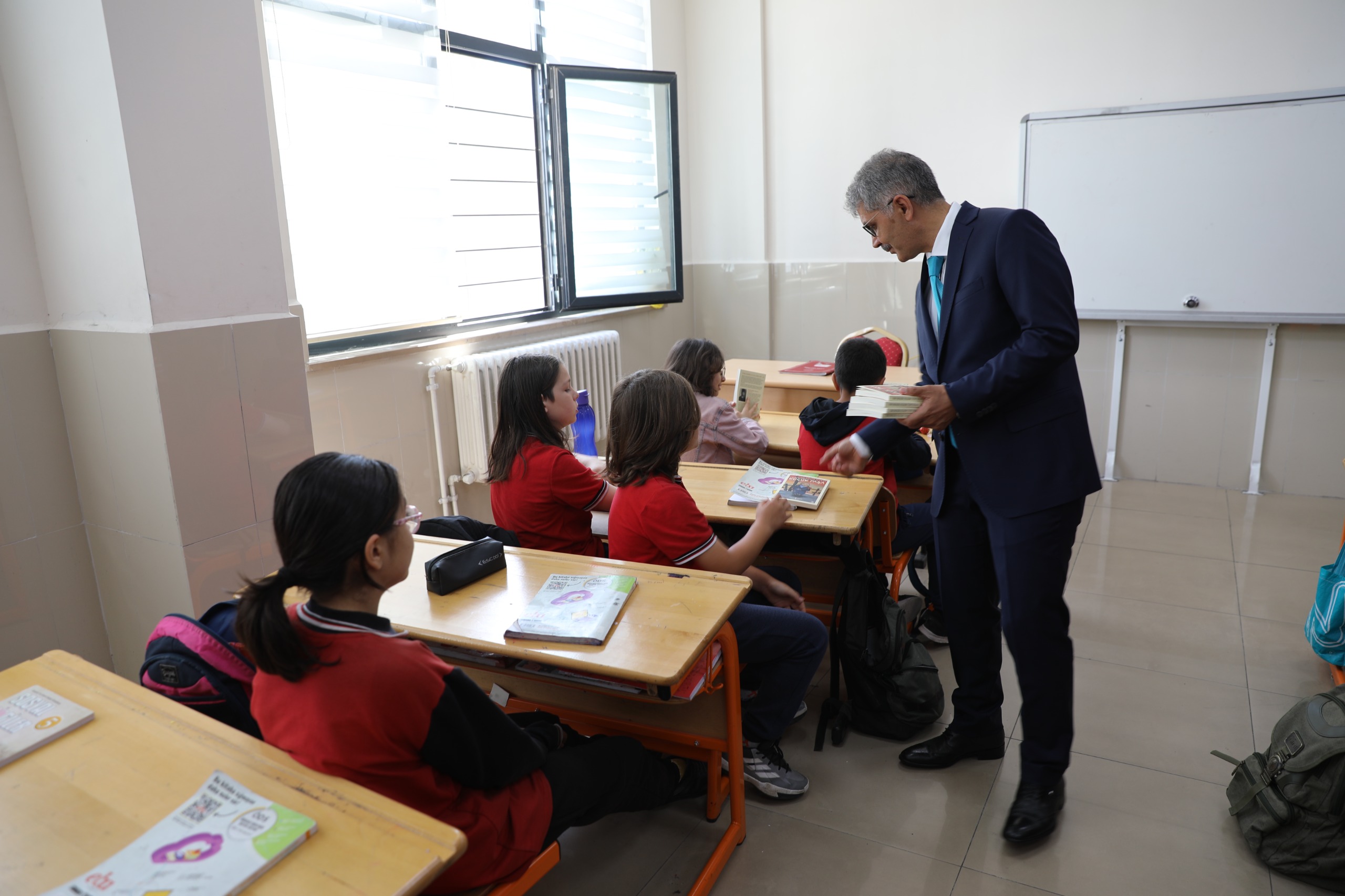 Vali Çelik, Süleyman Fethi Ortaokulunu Ziyaret Etti 2