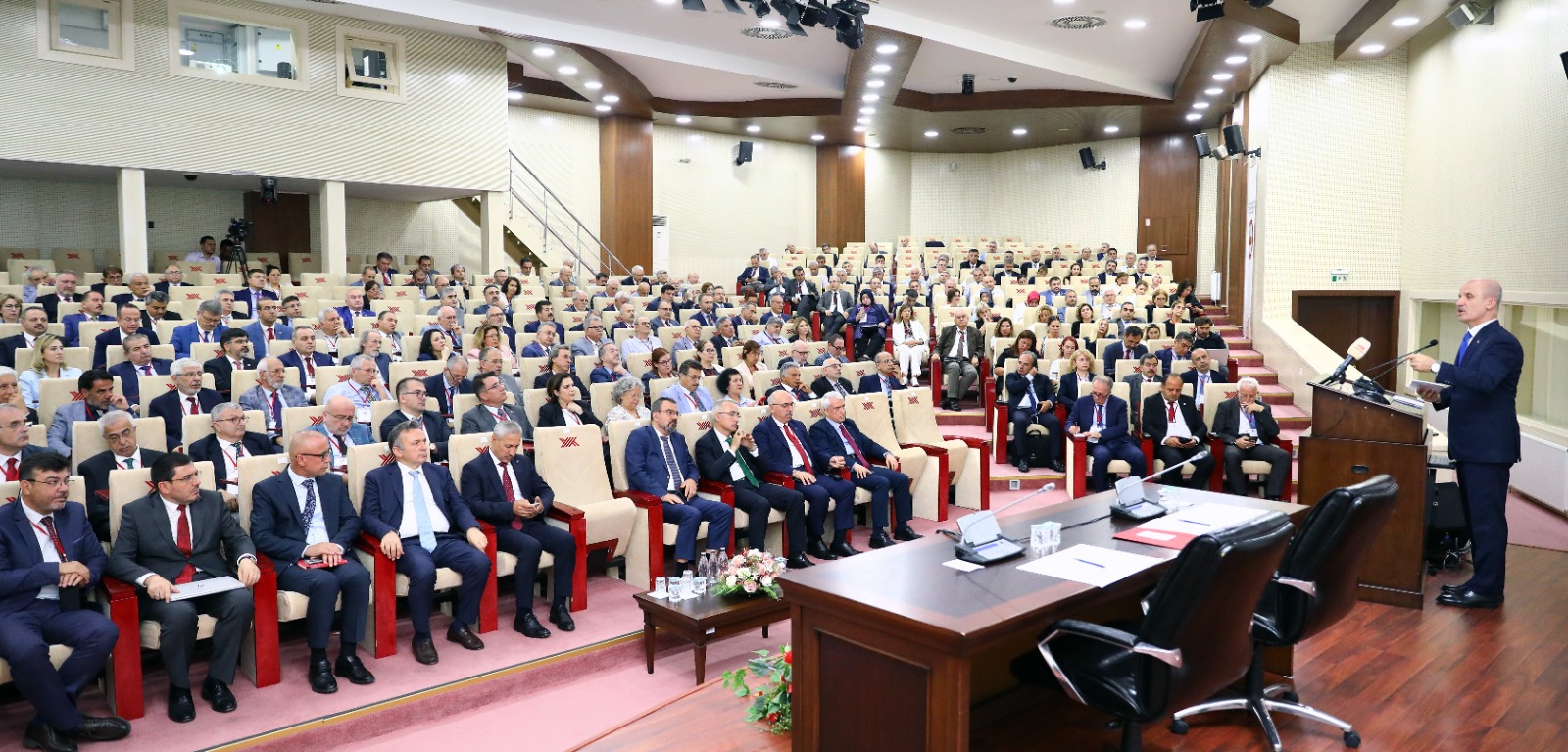 Yöl Başkanı Özvar Konusma Yök'den Alındı