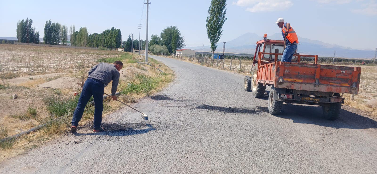 Altunhisar’da Yol Ve Kaldırım Çalışmaları Devam Ediyor (1)