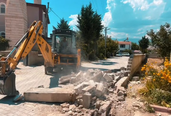 Kamber Başkan, Yıllardır Bekleyen Yol Sorununu Çözdü (1)