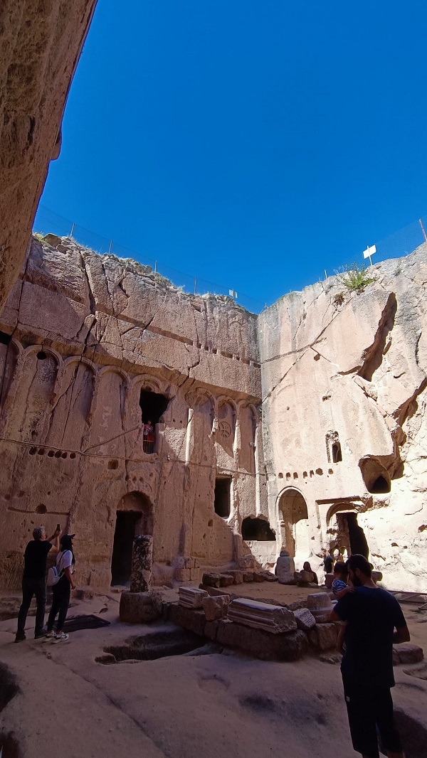 Gümüşler Manastırı, Yazın Son Günlerinde De Yoğun Ilgi Görüyor (6)