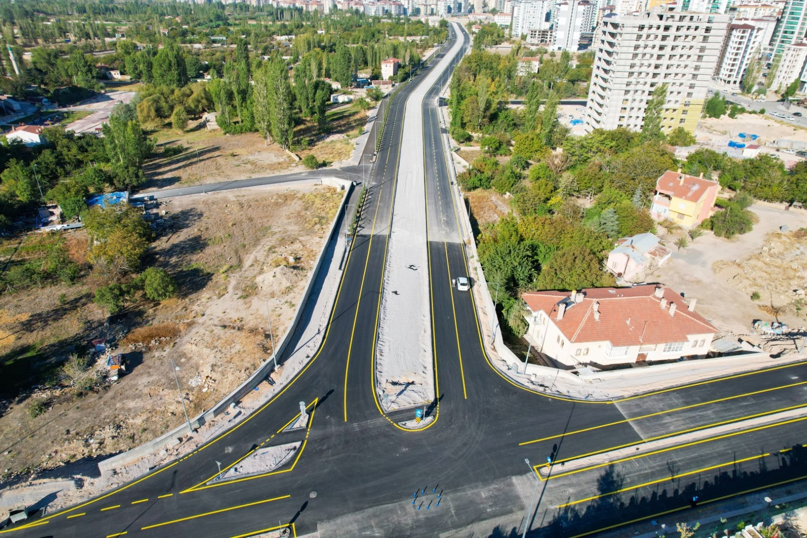 Presti̇j Yolu Tamam Sirada Tramvay Hatti Var (1)