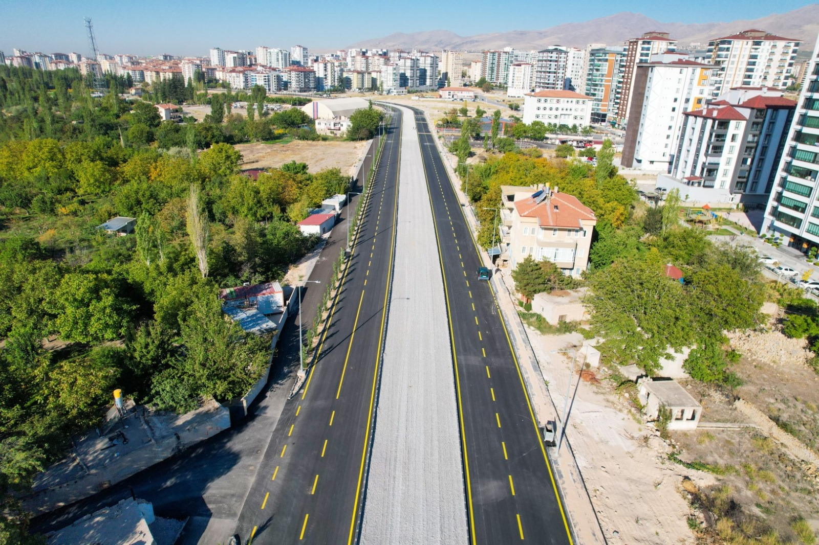 Presti̇j Yolu Tamam Sirada Tramvay Hatti Var (9)