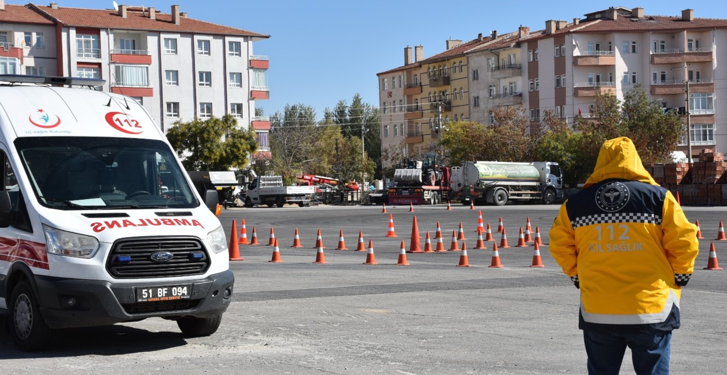 Ambulans Şoförlerine ‘Güvenli Sürüş Güvenliği Eğitimi’ (1)