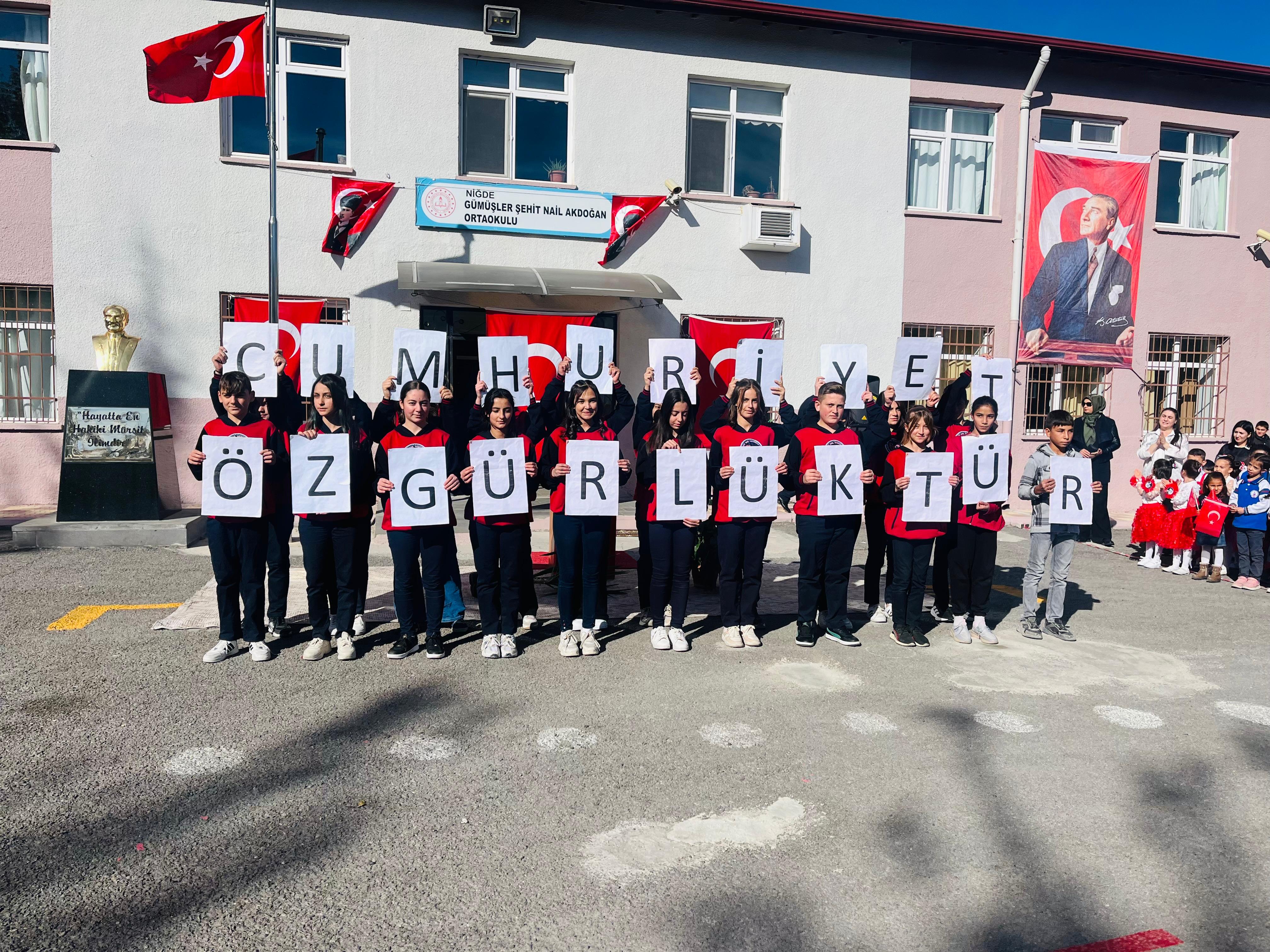 Cumhuriyet Bayramı Gümüşler Beldesi’nde Coşkuyla Kutladı (2)