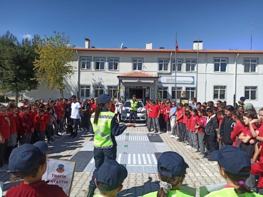 Jandarma’dan Öğrencilere Trafik Güvenliği Eğitimi (2)