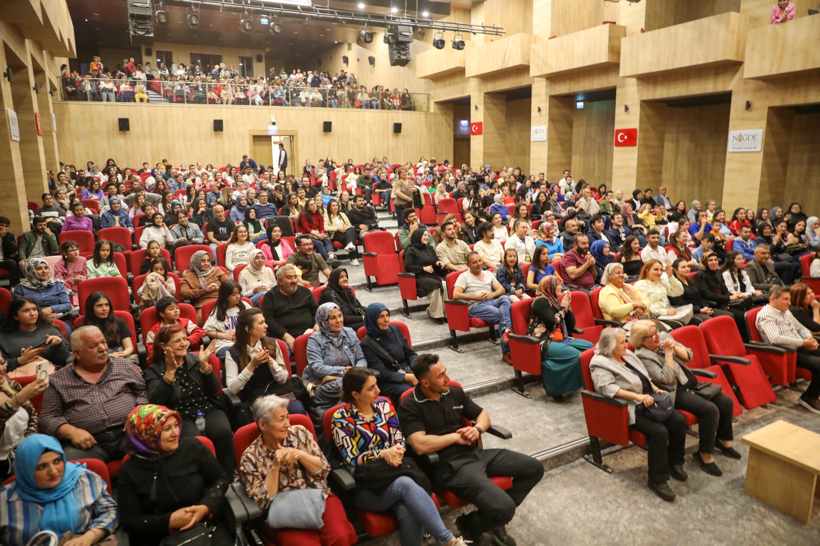 Niğde'de Tiyatro Rüzgarı Esecek 1