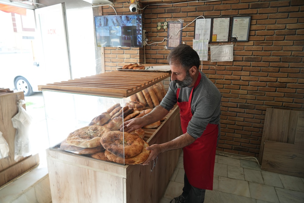 Şehit Ailelerine Ücretsiz, Gazilere Yarı Fiyatına Ekmek (3)