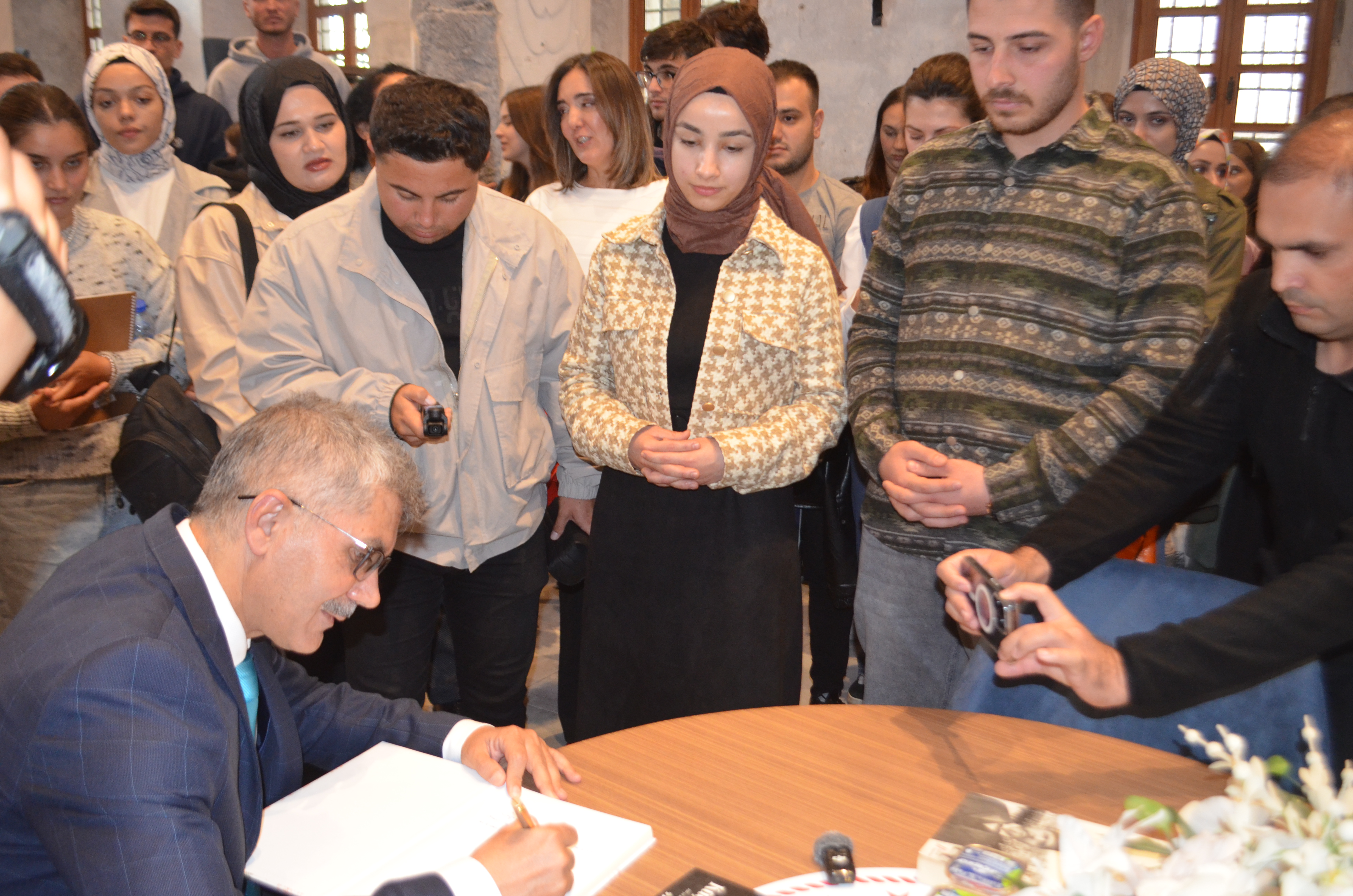 Vali Cahit Çelik, Bu Kez Yazarlık Kimliği Ile Konuk Oldu (14)