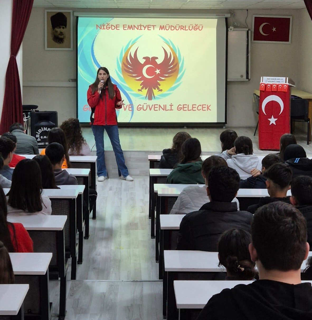 Emniyet’ten ‘Gençlik Ve Güvenli Gelecek” Konferansları (1)