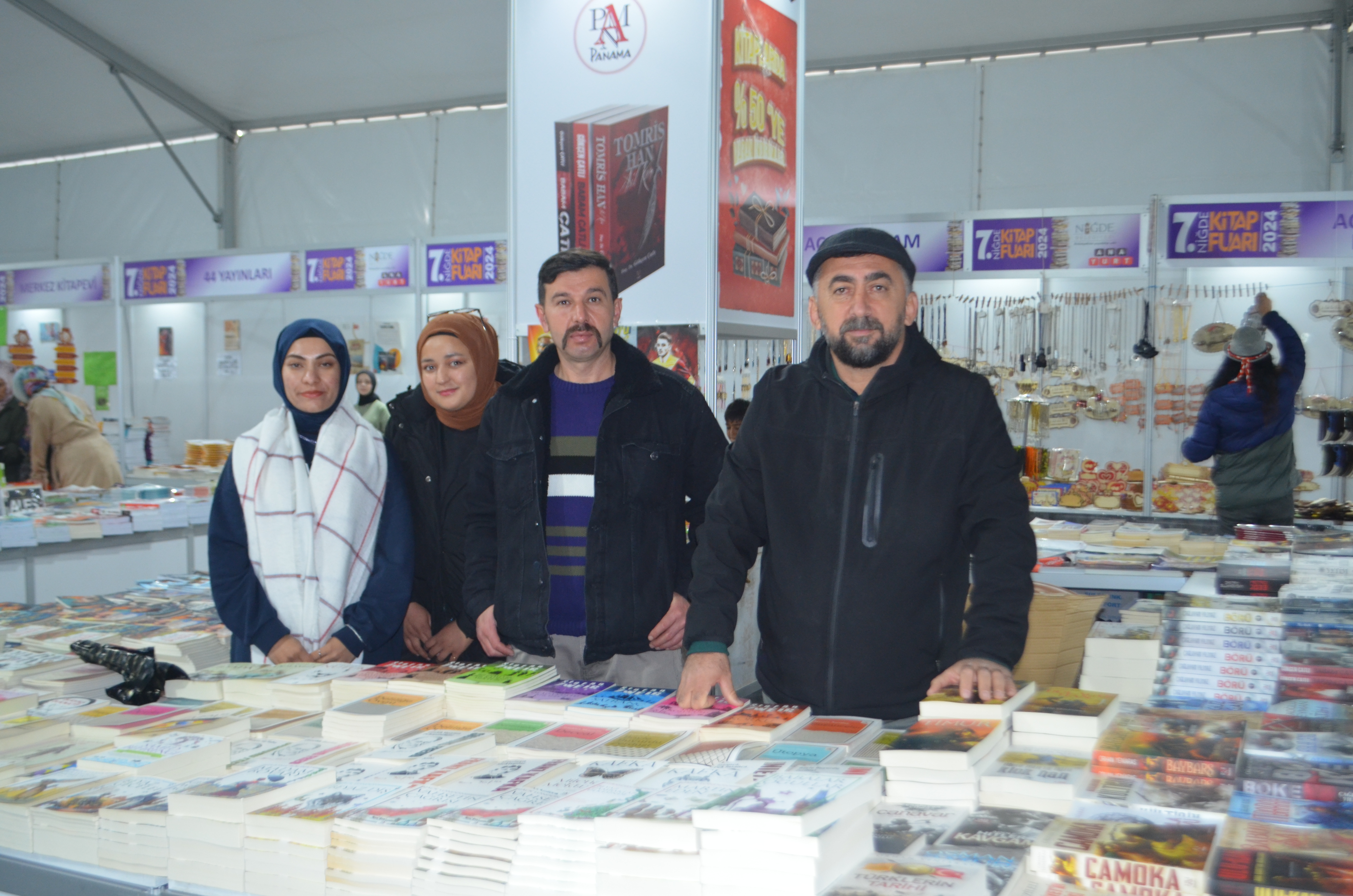 Fuar Ve Ki̇taplar Sicak, Fakat Hava Soğuk (4)