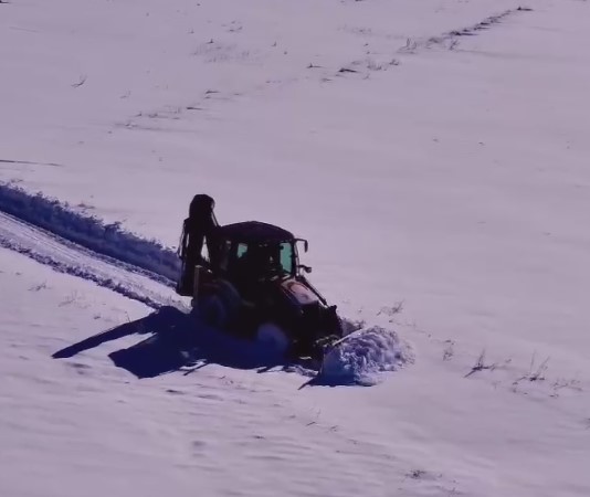 Gümüşler Belediyesi Kapanan Yolları Hızlıca Açtı (2)