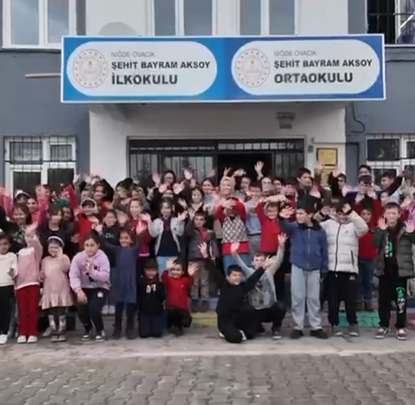 Niğde Belediyesi Köylerde Çocuklara Tiyatro Keyfi Yaşattı (3)