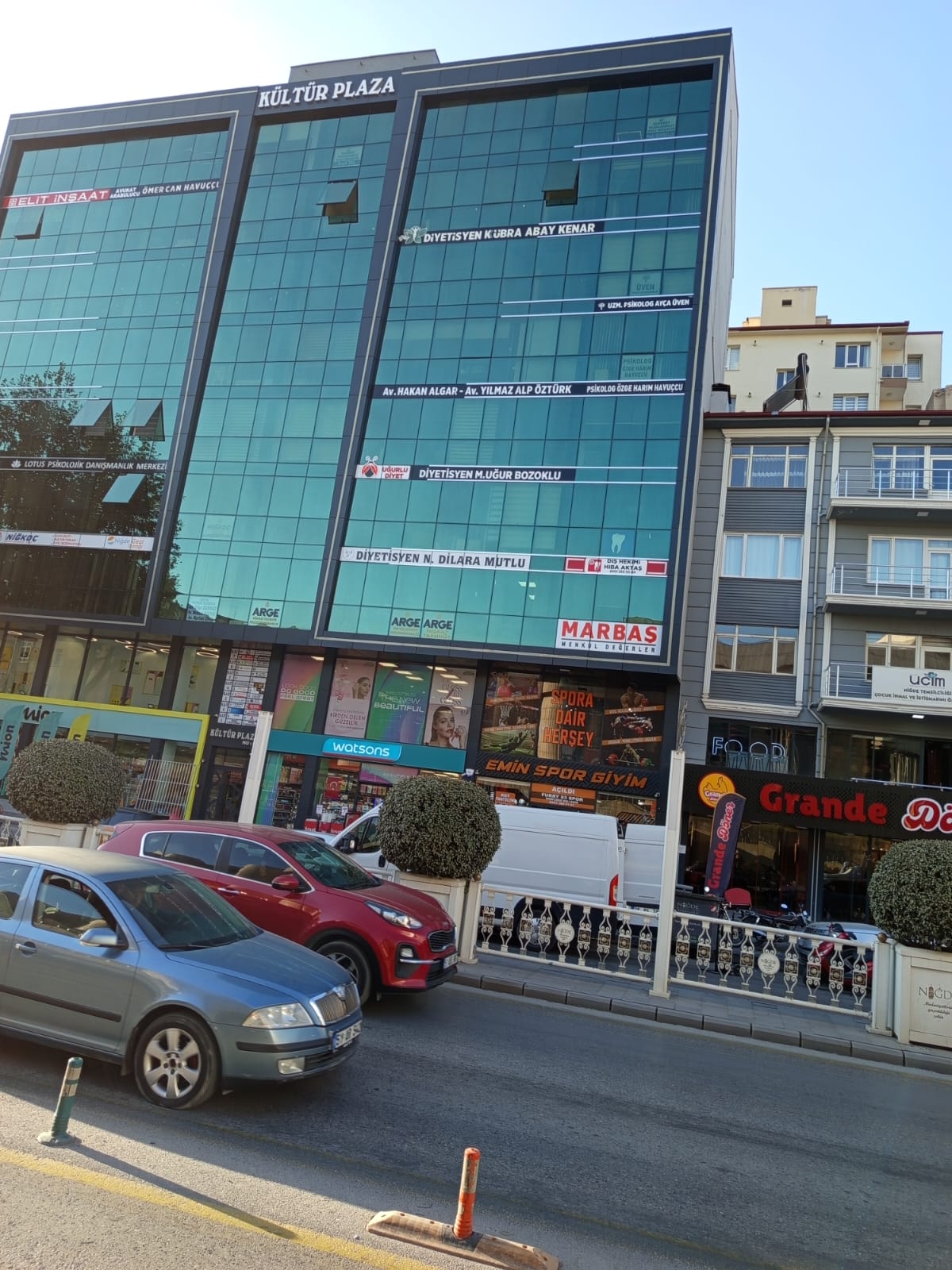 Niğde’de Tercih Modern Plazalar Yana Oldu (1)