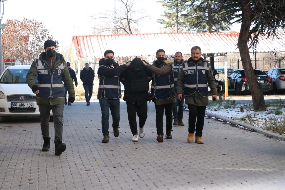 Niğde'deki Çifte Cinayetin Şüphelileri Tutuklandı (2)