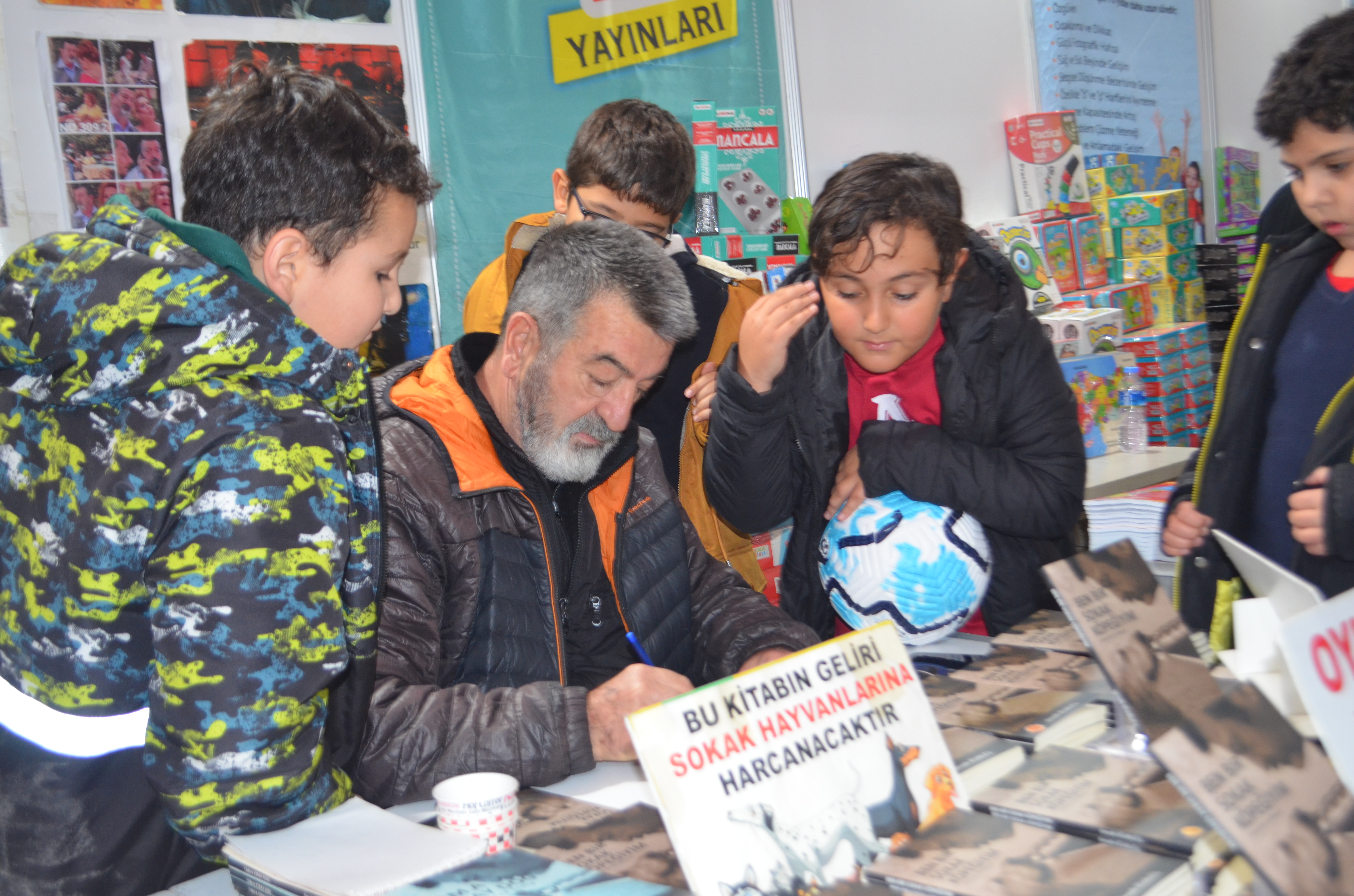 Oyuncu Yazar Semih İğdigül, Fuarda Çocuklarla Buluştu (17)