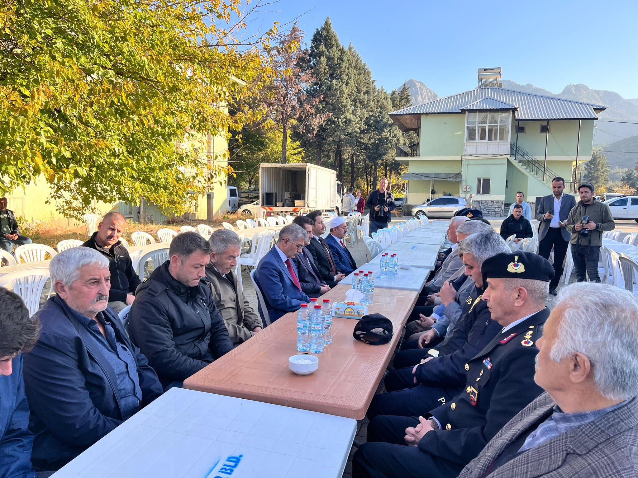 Vali Çelik’ten, Şehit Öz’ün Baba Ocağına Taziye Ziyareti (3)