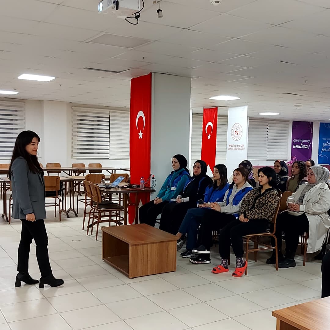 Kılıçarslan Yurdu’nda Gençlik Psikolojisi Semineri (1)