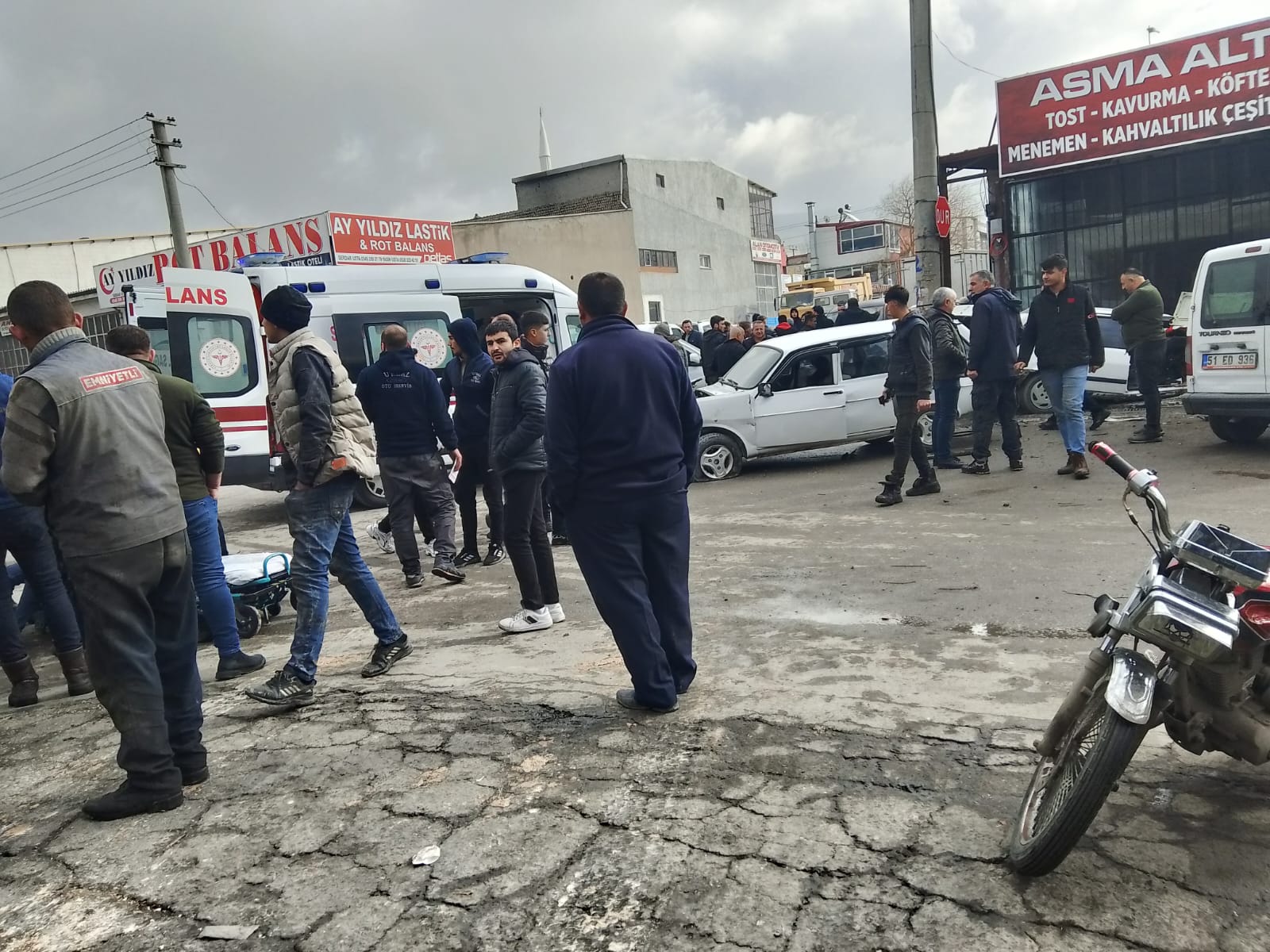 Niğde Atasanayi Sitesinde Korkutan Trafik Kazası (4)