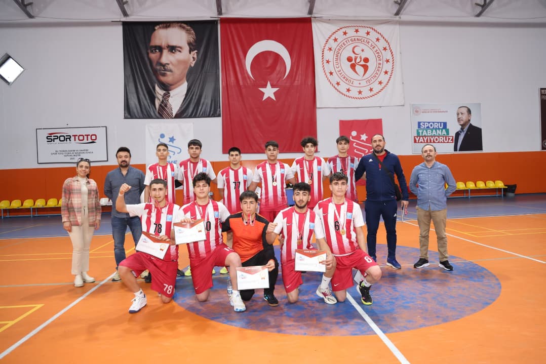 Niğde’de Okul Sporları Hentbol Gençler Grup Müsabakaları Sona Erdi (3)