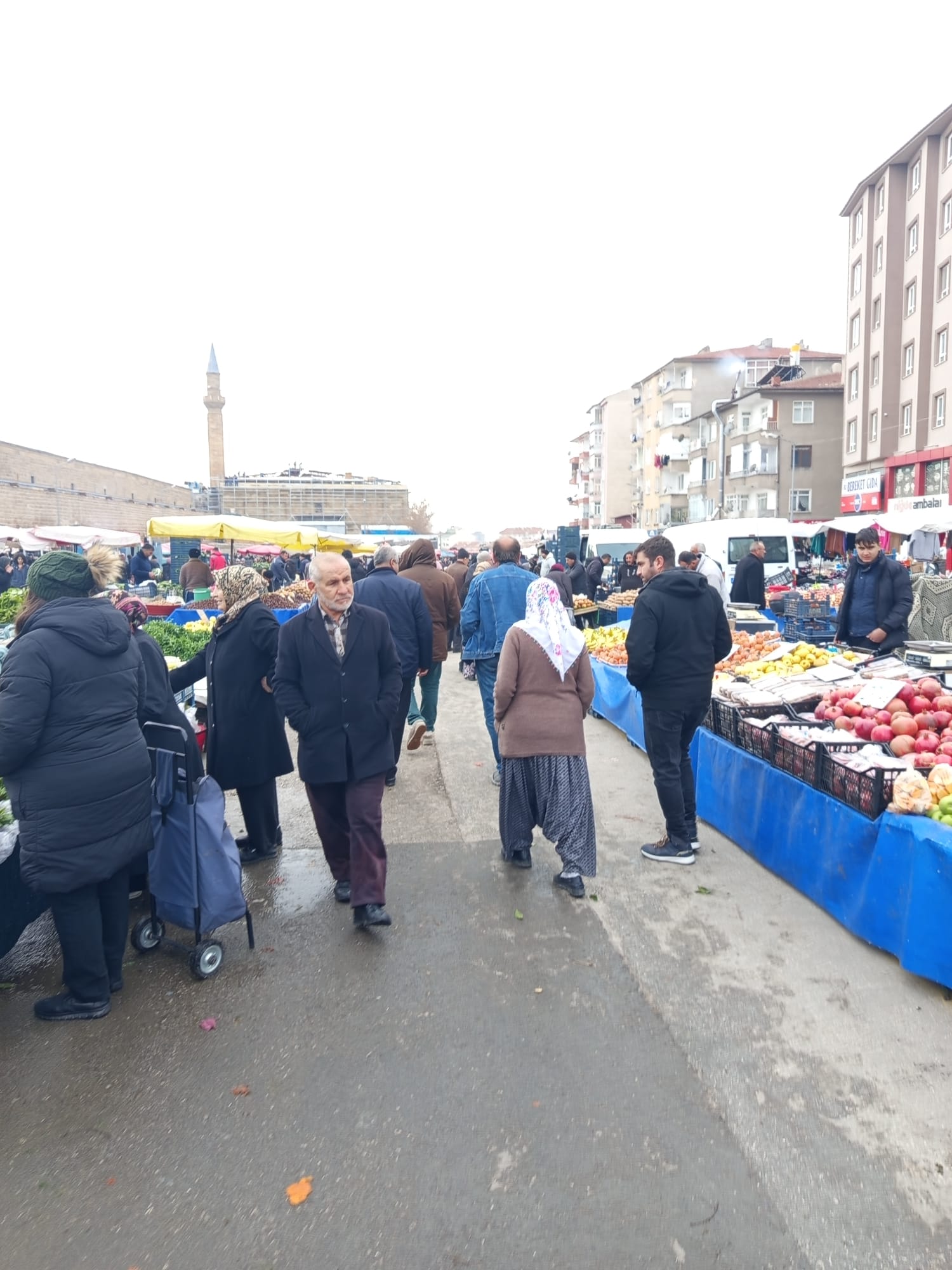 Pazar Çantalari Bomboş Kaldi! (2)