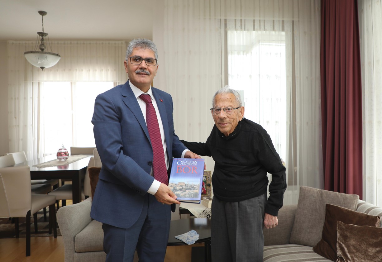 Vali Çelik’ten Yaşayan Tarih Emin Atlı’ya Vefa Ziyareti (2)