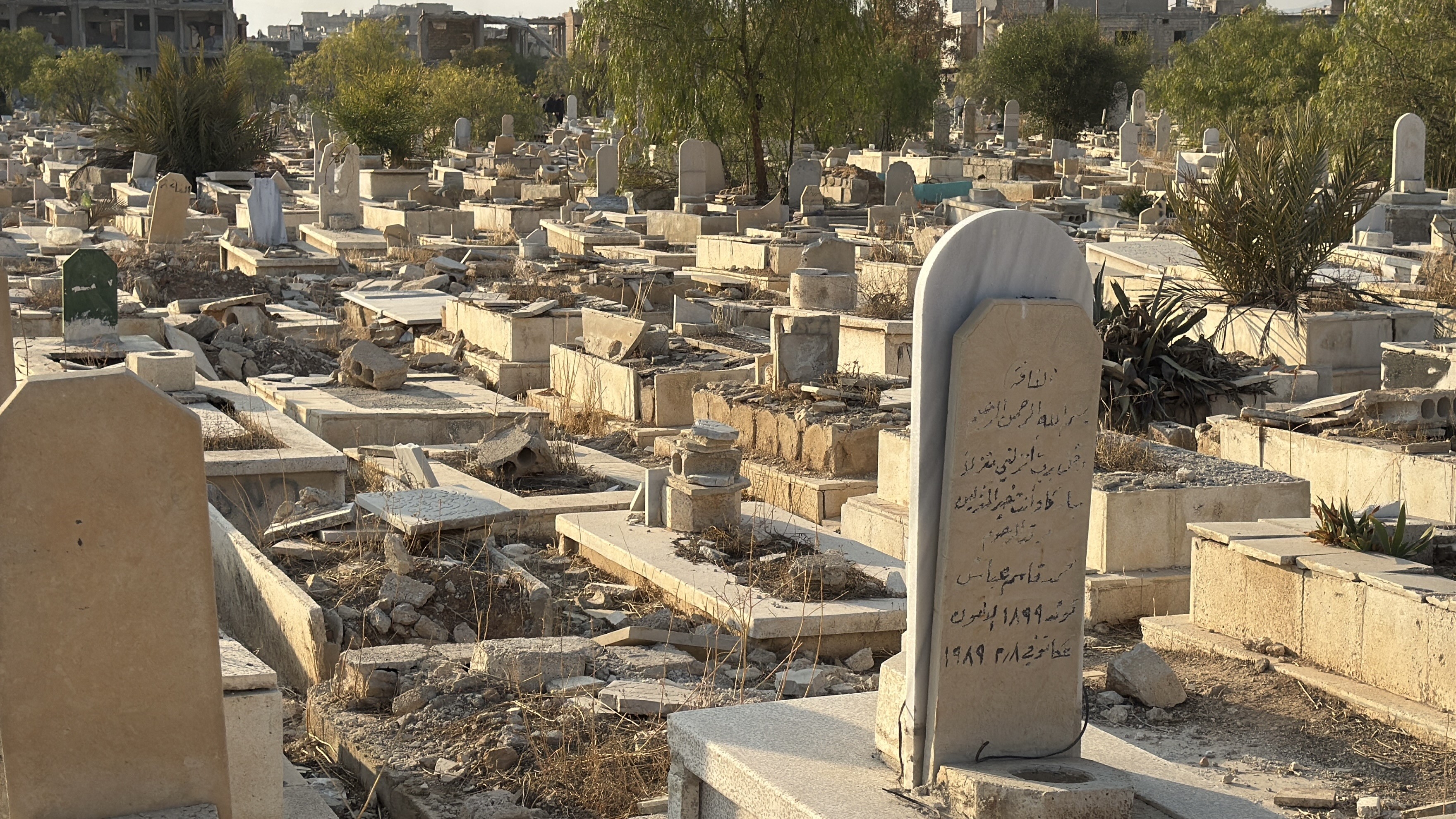 Esad'ın Bombaladığı Mezarlıklar Onarılıyor (2)