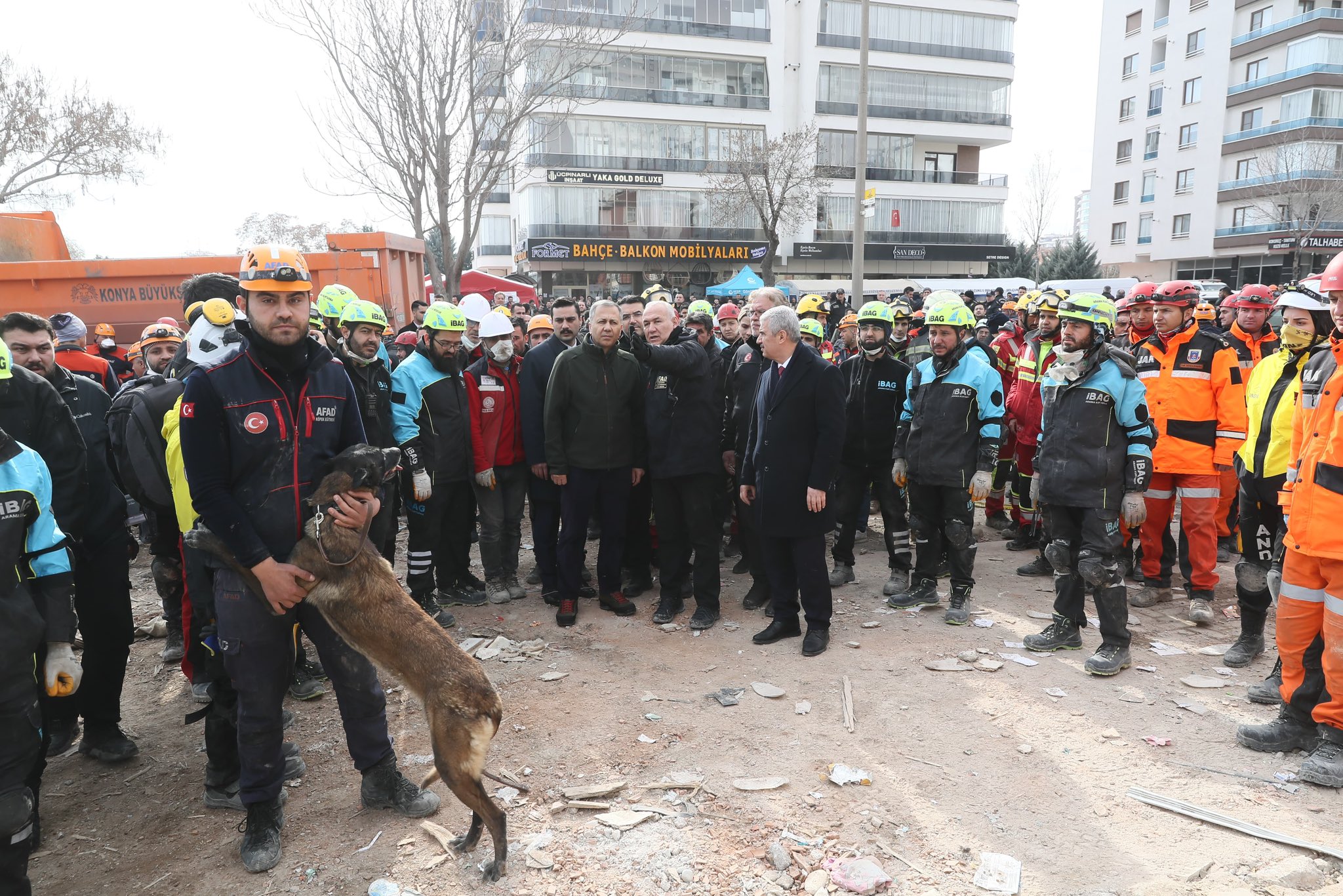 Konya’da Çöken Bina Için Niğde’den Ekip Gönderildi (2)