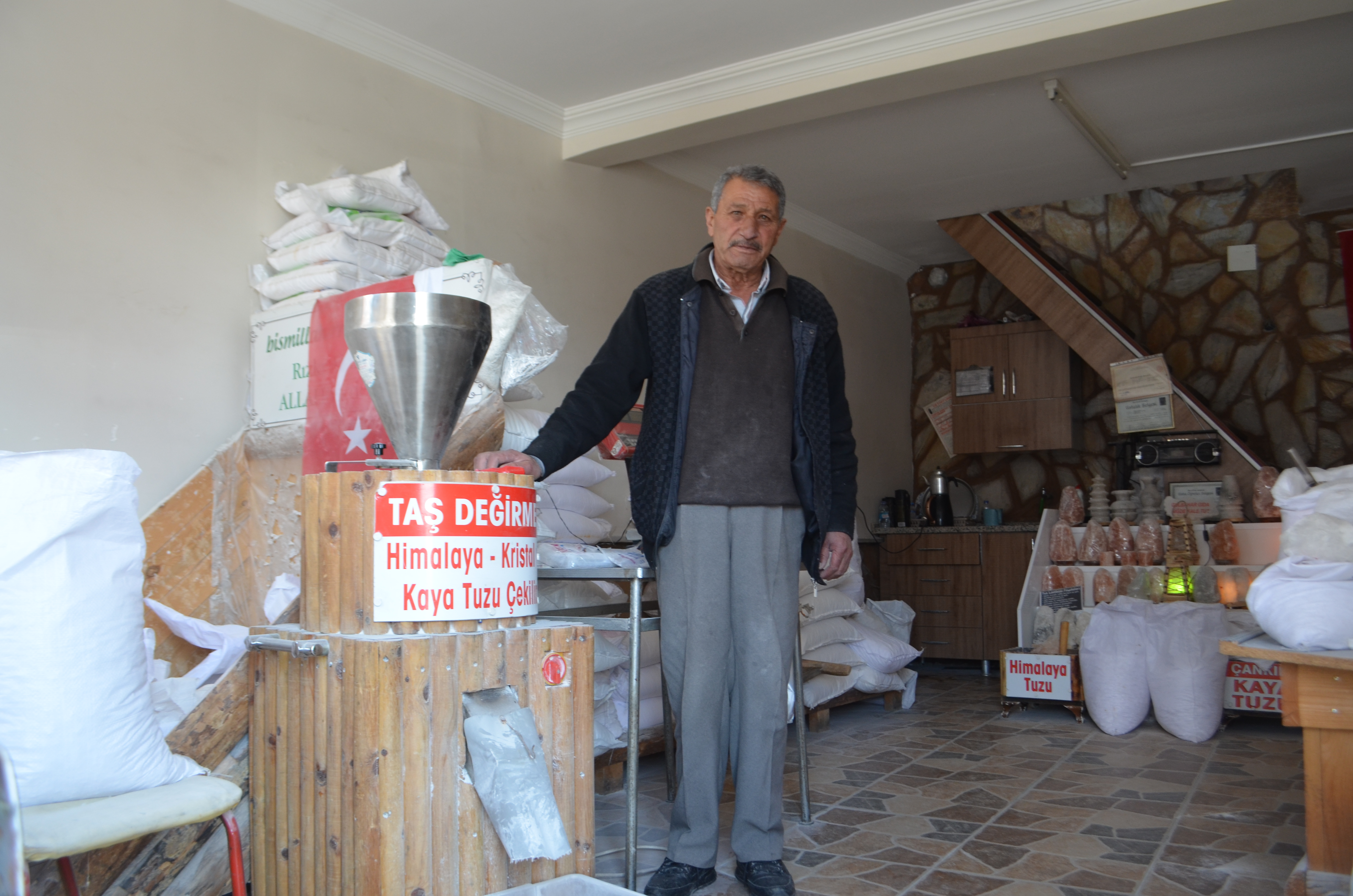 Niğde Kalesi Eteklerindeki Tuzcu Oldukça Düşünceli (2)