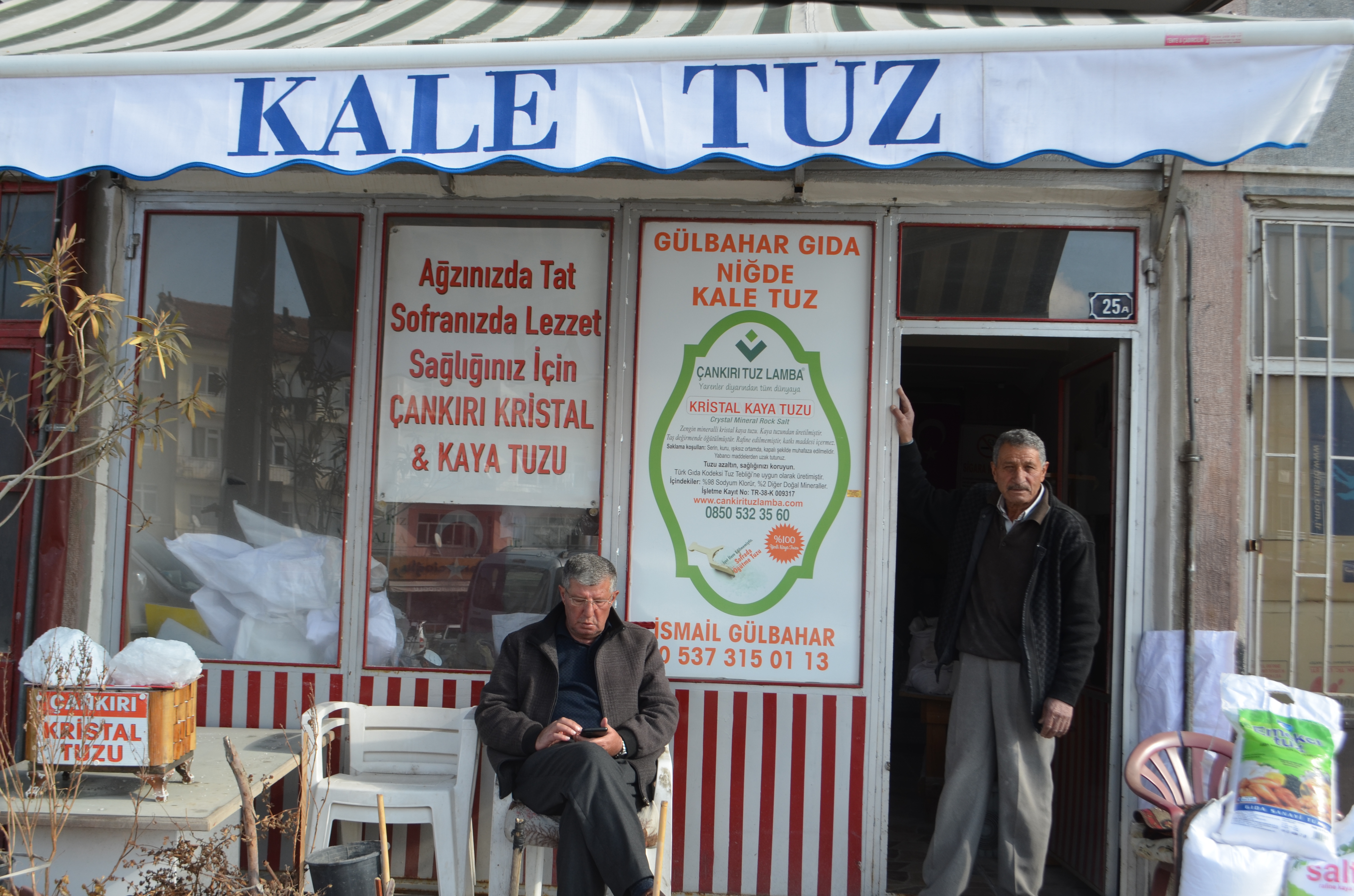 Niğde Kalesi Eteklerindeki Tuzcu Oldukça Düşünceli (3)