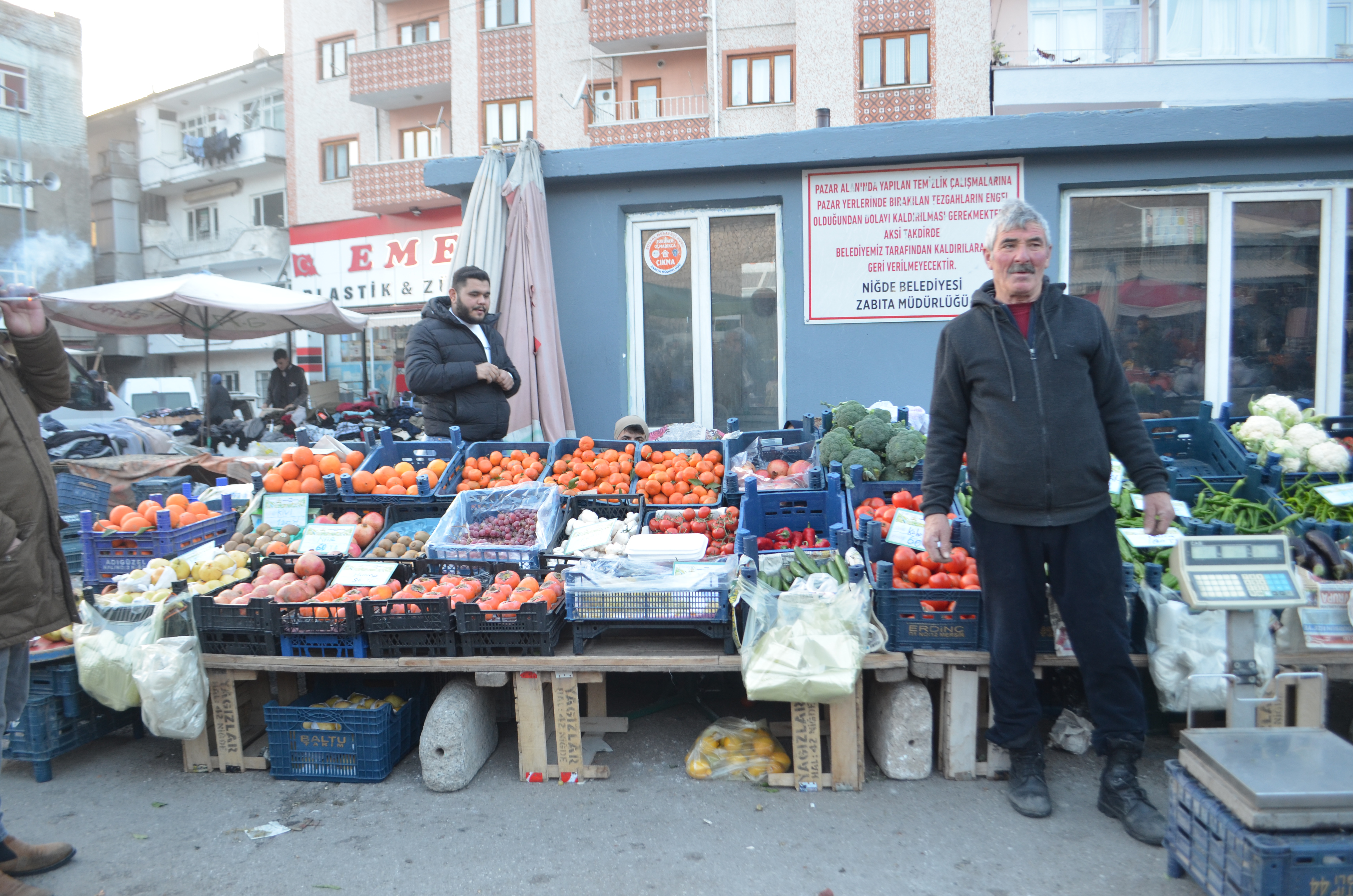 Pazar Esnafı Kalabalık Var, Alışveriş Yok! (4)