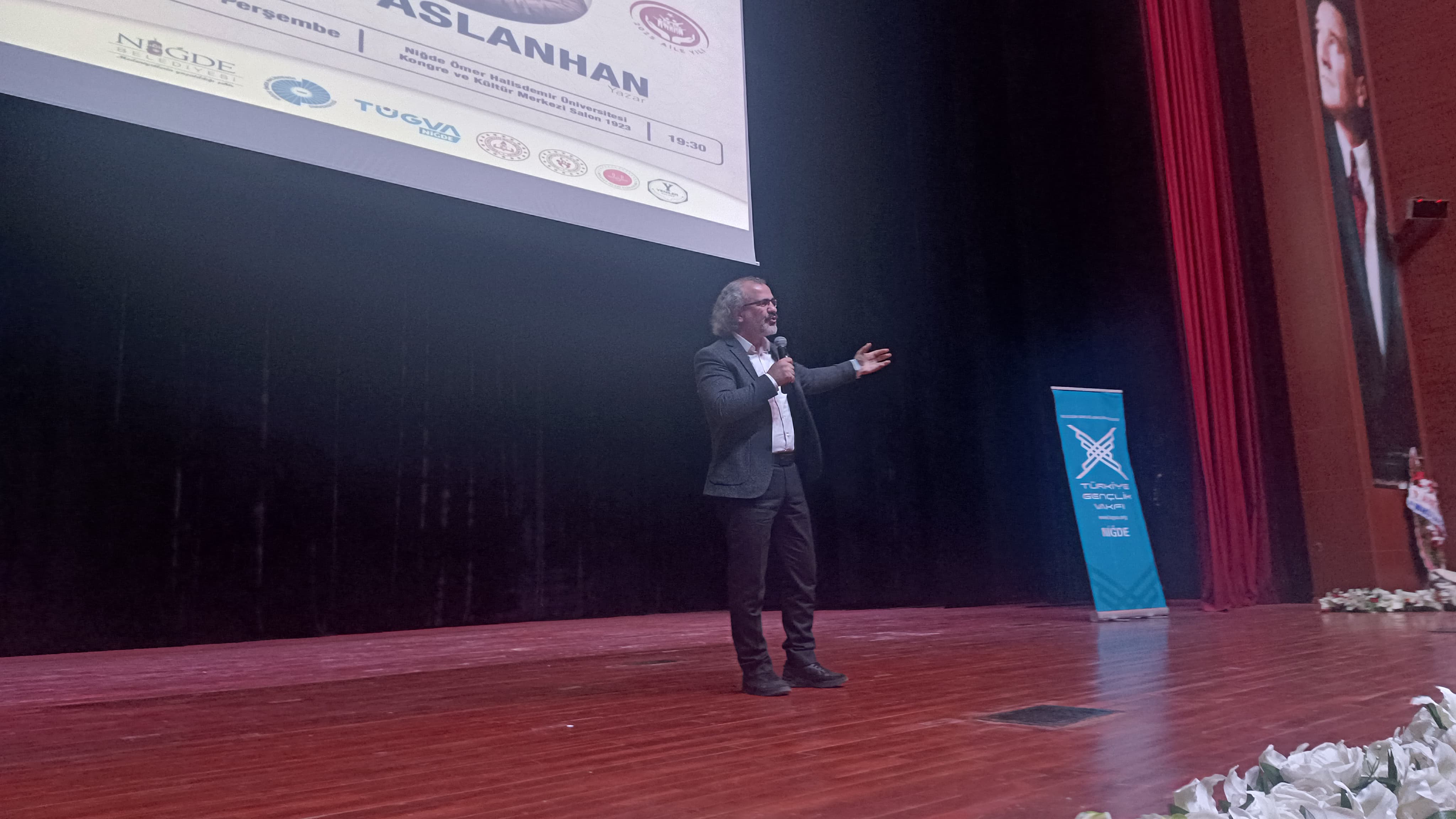 Niğde'de “Modern Çağda Aile Olmak” Konferansı (3)