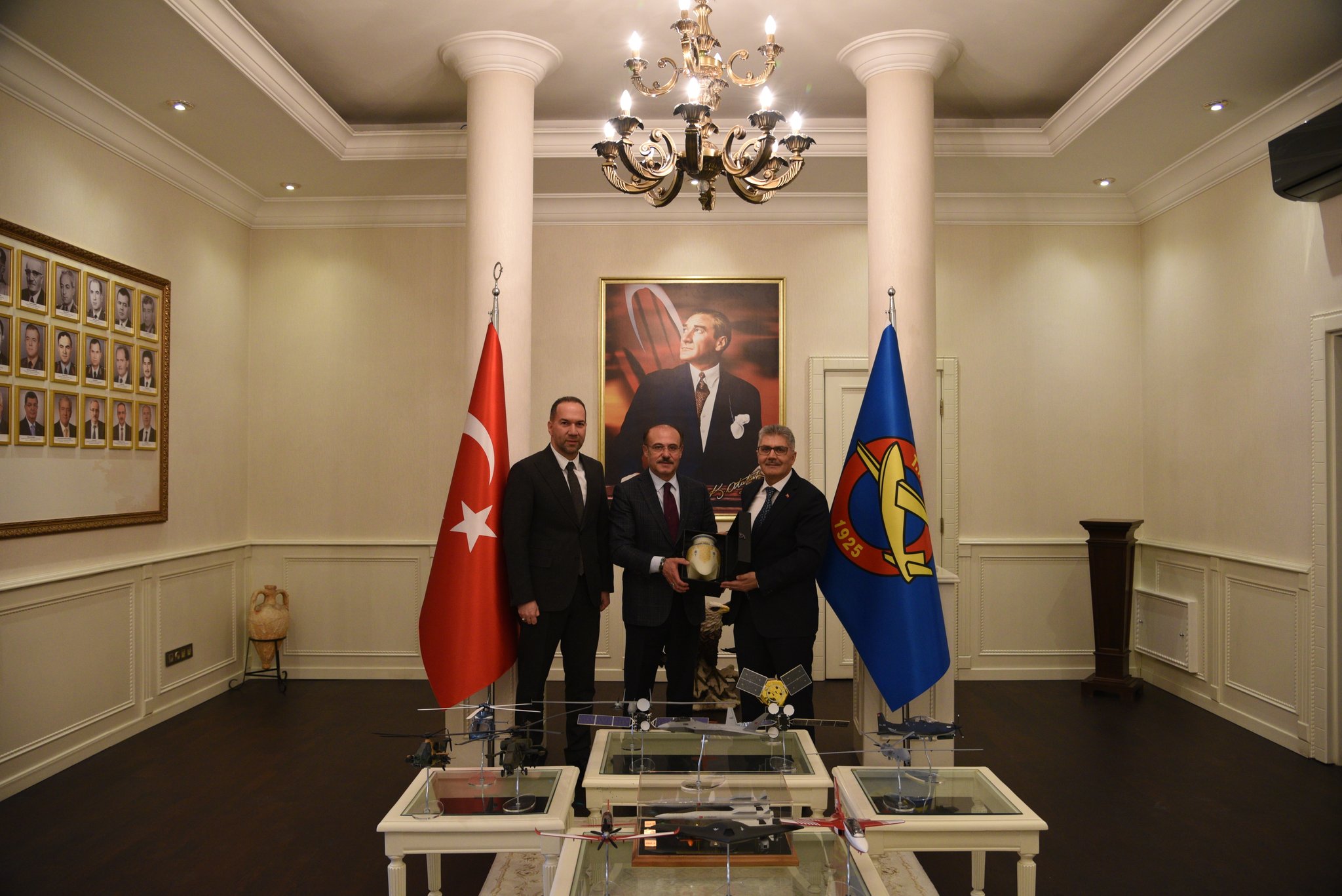 Vali Ve Belediye Başkanından Türk Hava Kurumu’na Ziyaret (1)