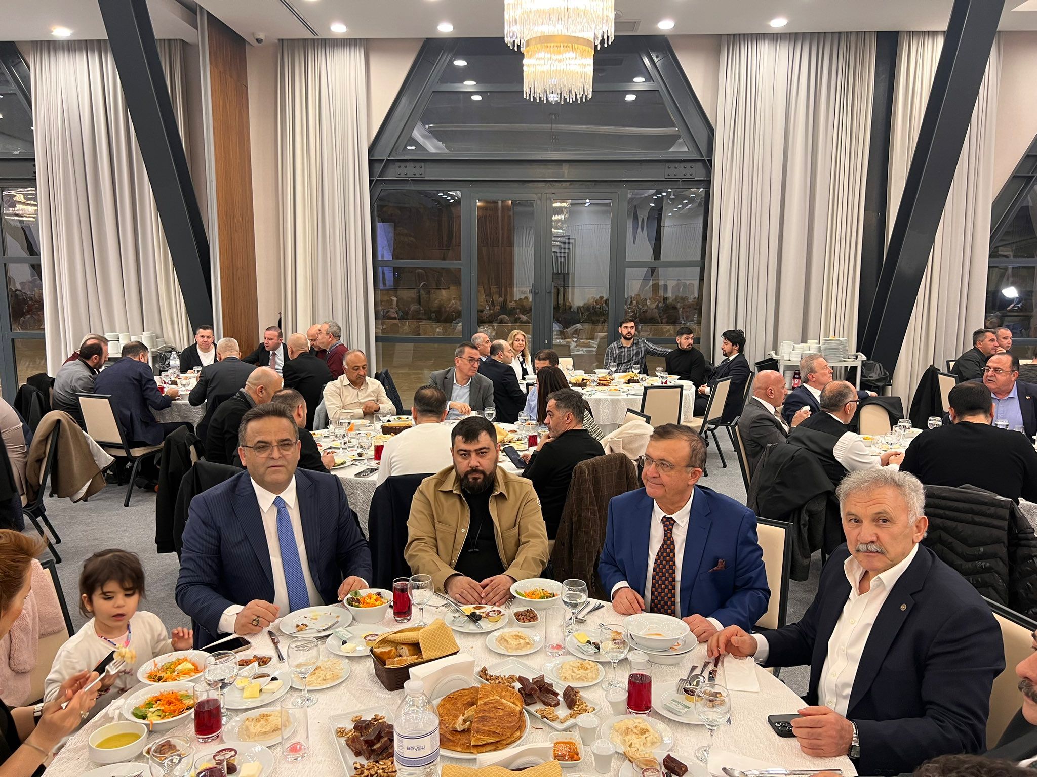 Niğdeli Öğrenciler Için, Ankara’da Gönül Sofrası Kuruldu (3)