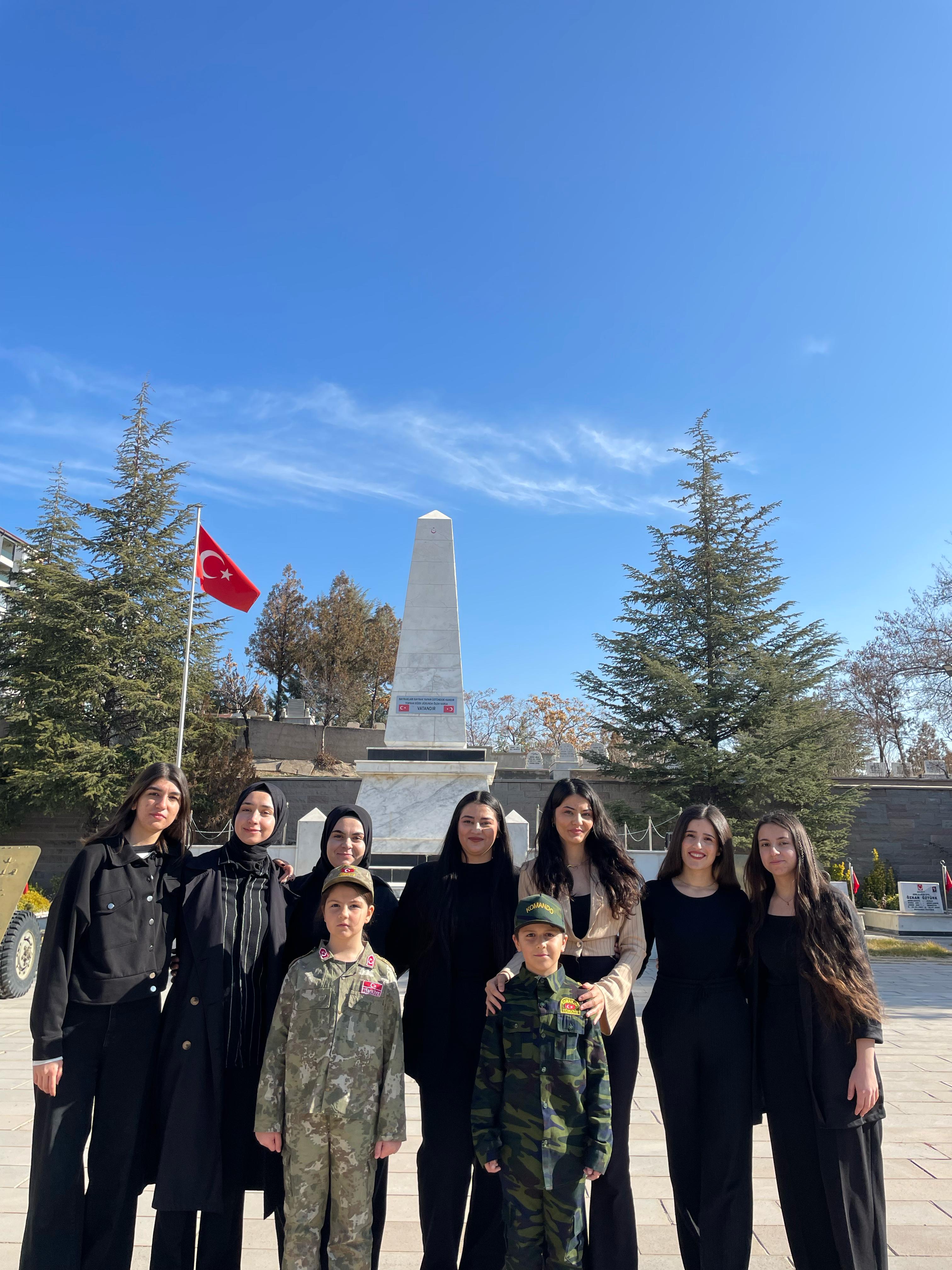 Öğrencilerden “İşaret Dili” Ile İstiklal Marşı (1)