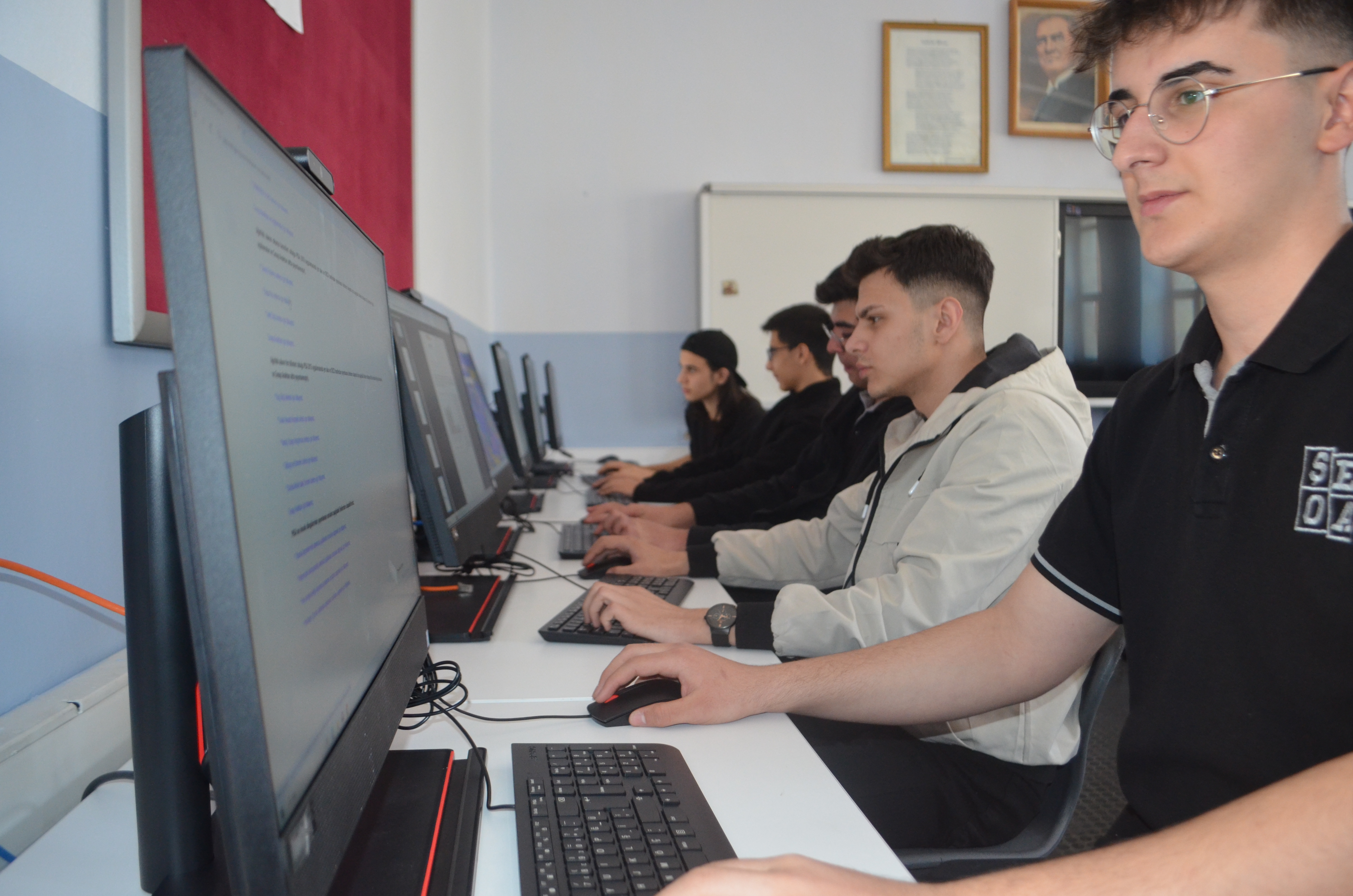 Şehit Efe Osman Apaydın Anadolu Lisesi Ile Uluslararası Arenada (6)