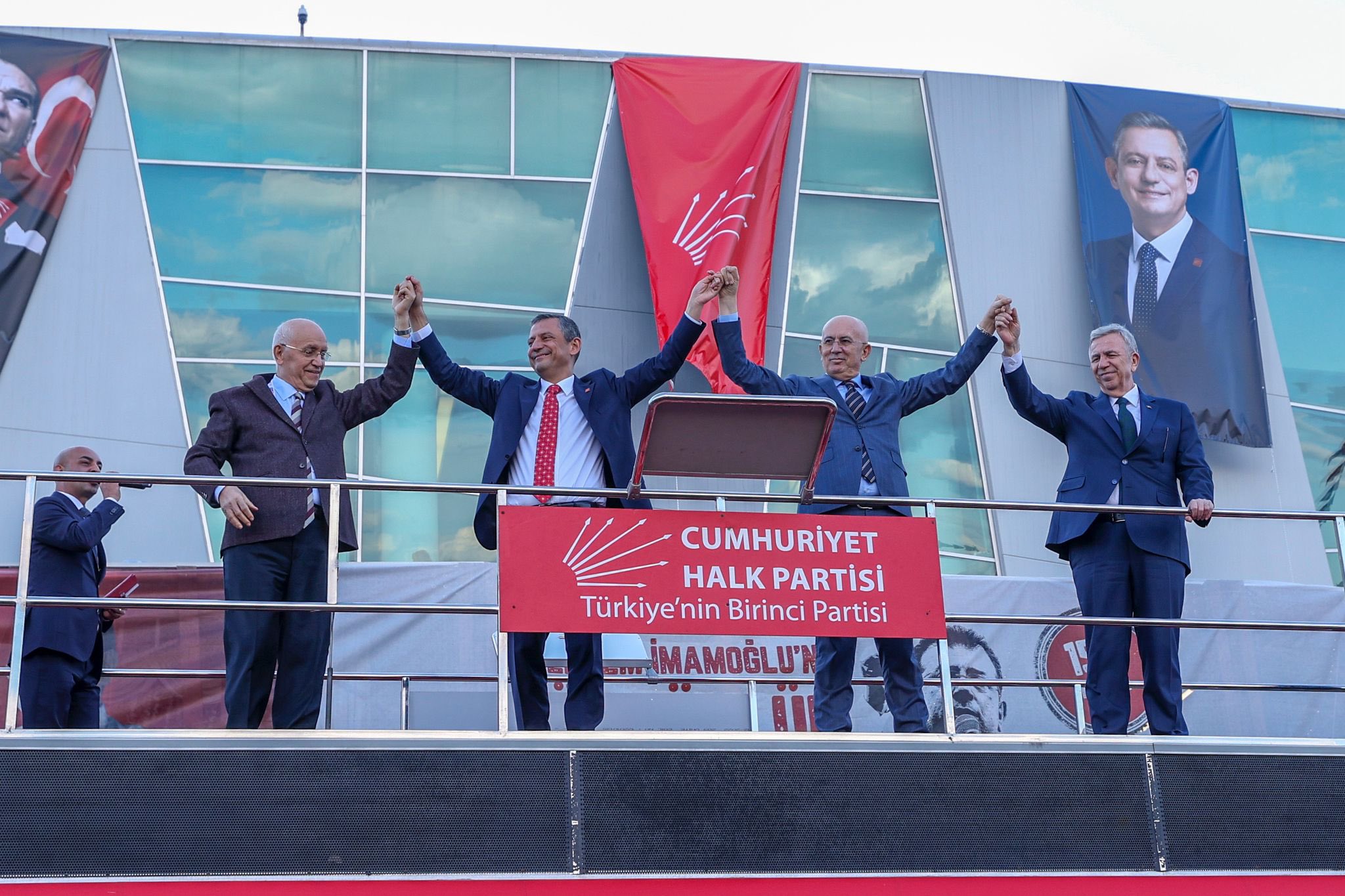 Gn3C Ytf W I A A S B5 Z