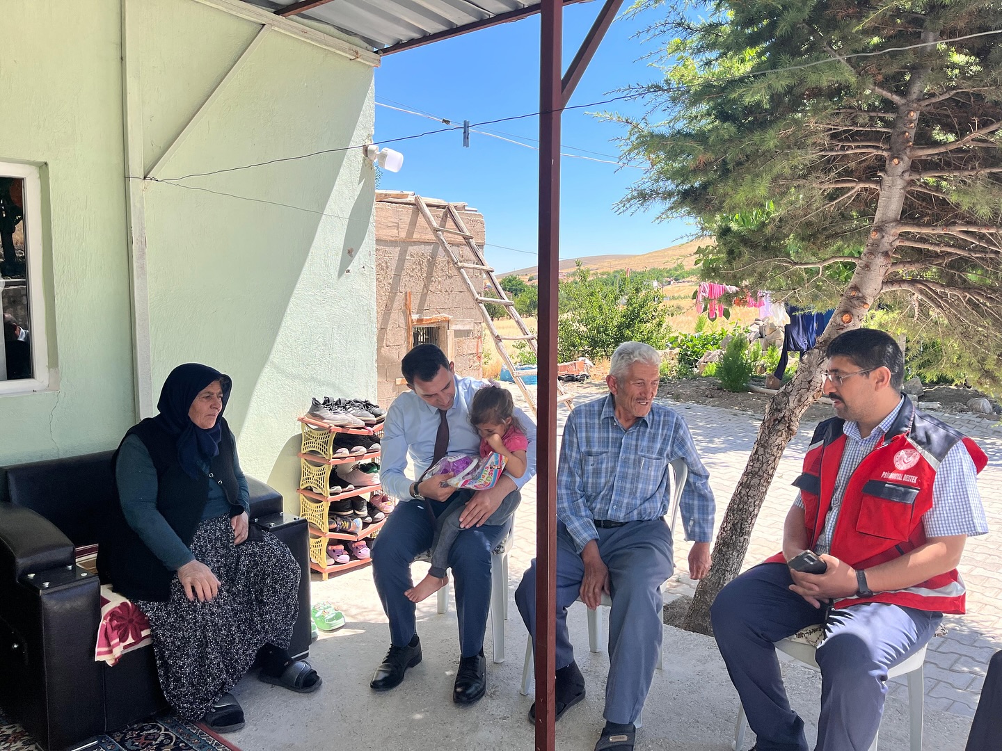 523553572 18057359744580727 4681474845724851520 N