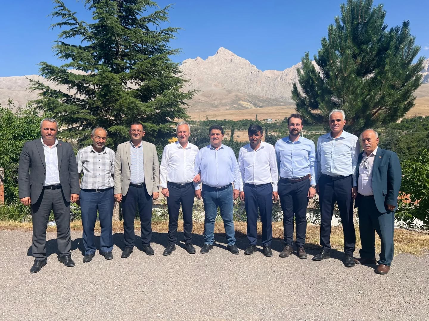 528321856 18091449865709435 5804087254324340909 N