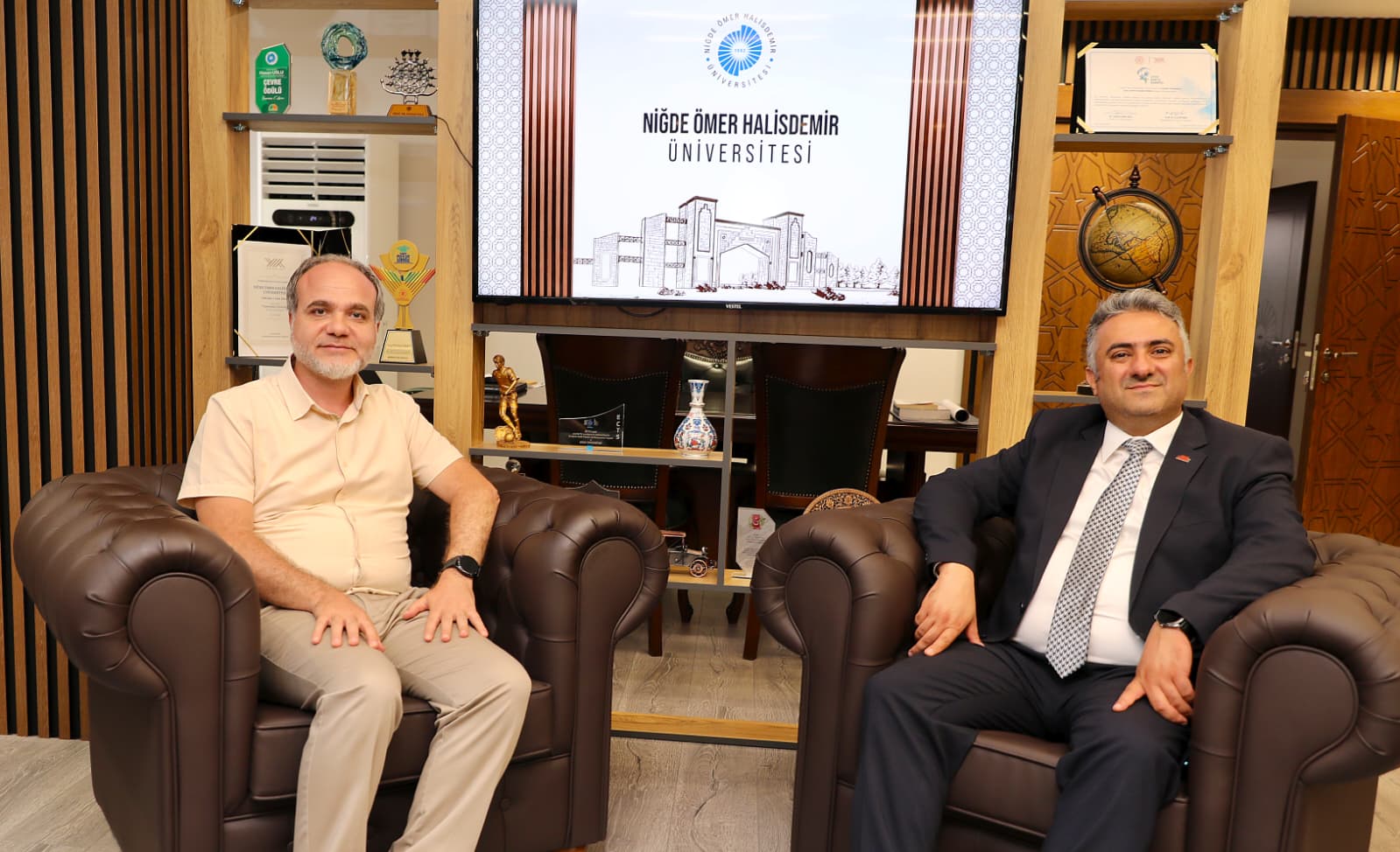 Gz72Iqk W A Ag A O R V