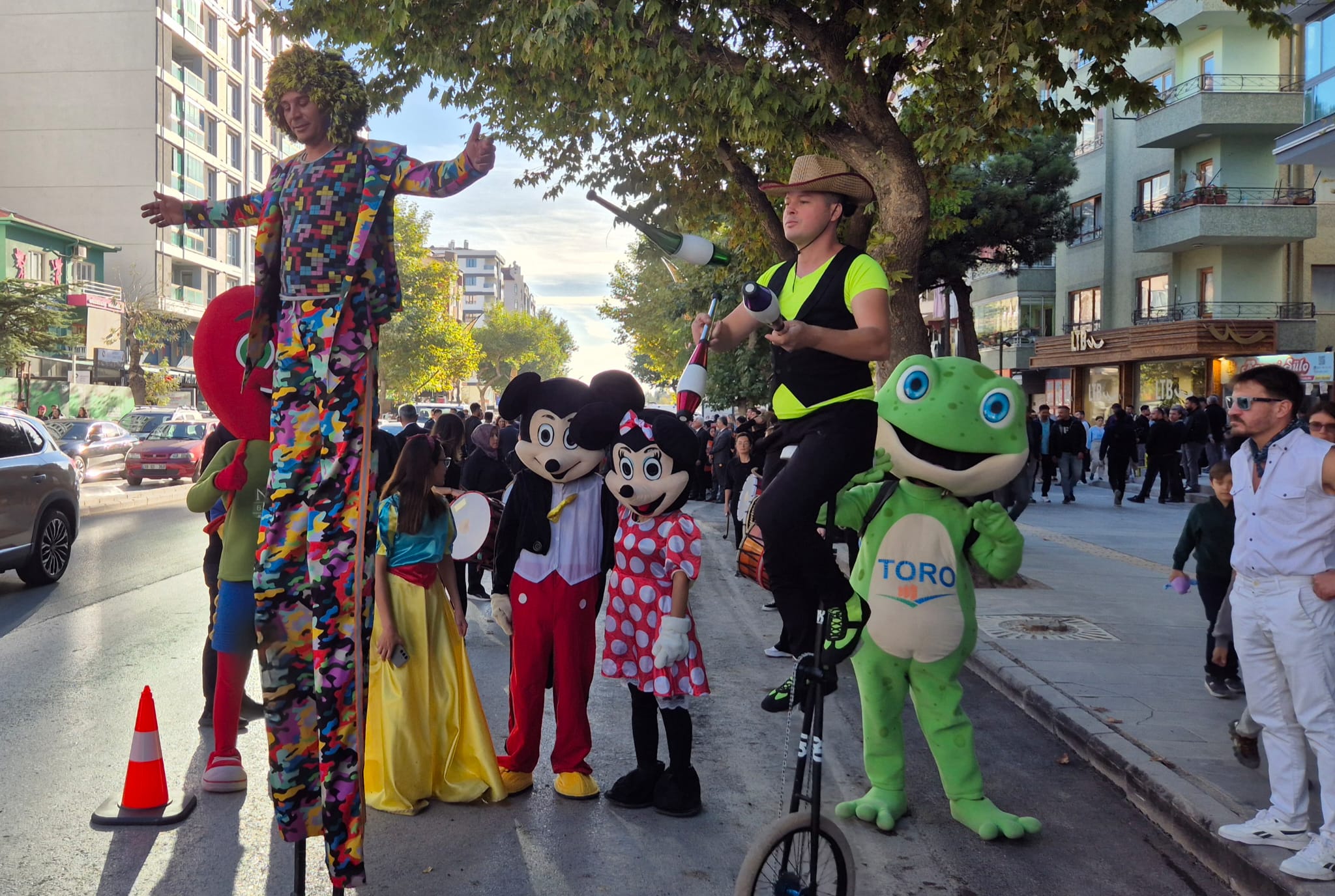 6F4D58Fa 9201 4C98 B377 0D94C9345Cbe