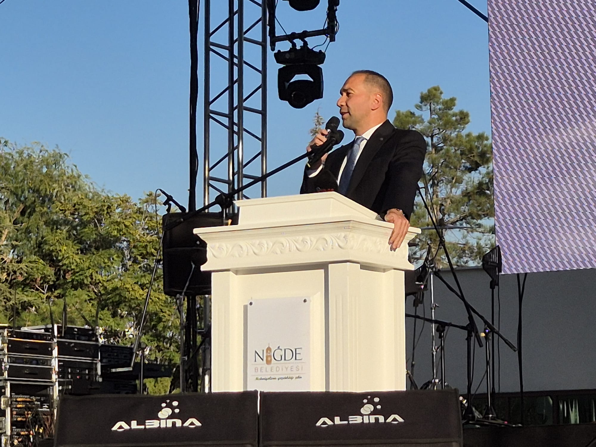 74Fe6131 1Fe3 49Ad 9252 8645944F5Ca1