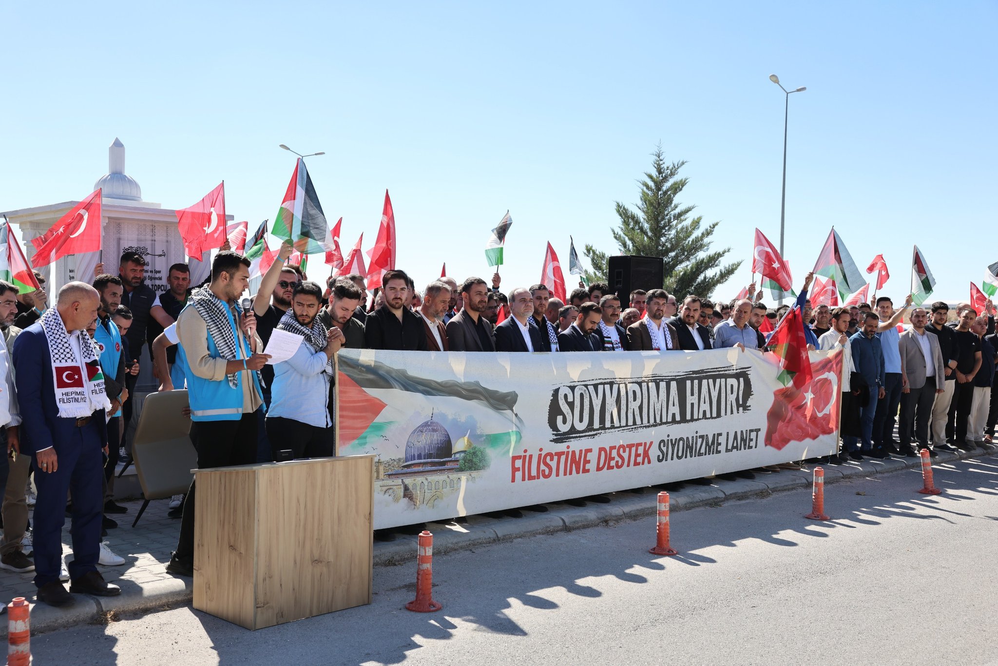 G2Qgcu7 X Y A A5 F Hk