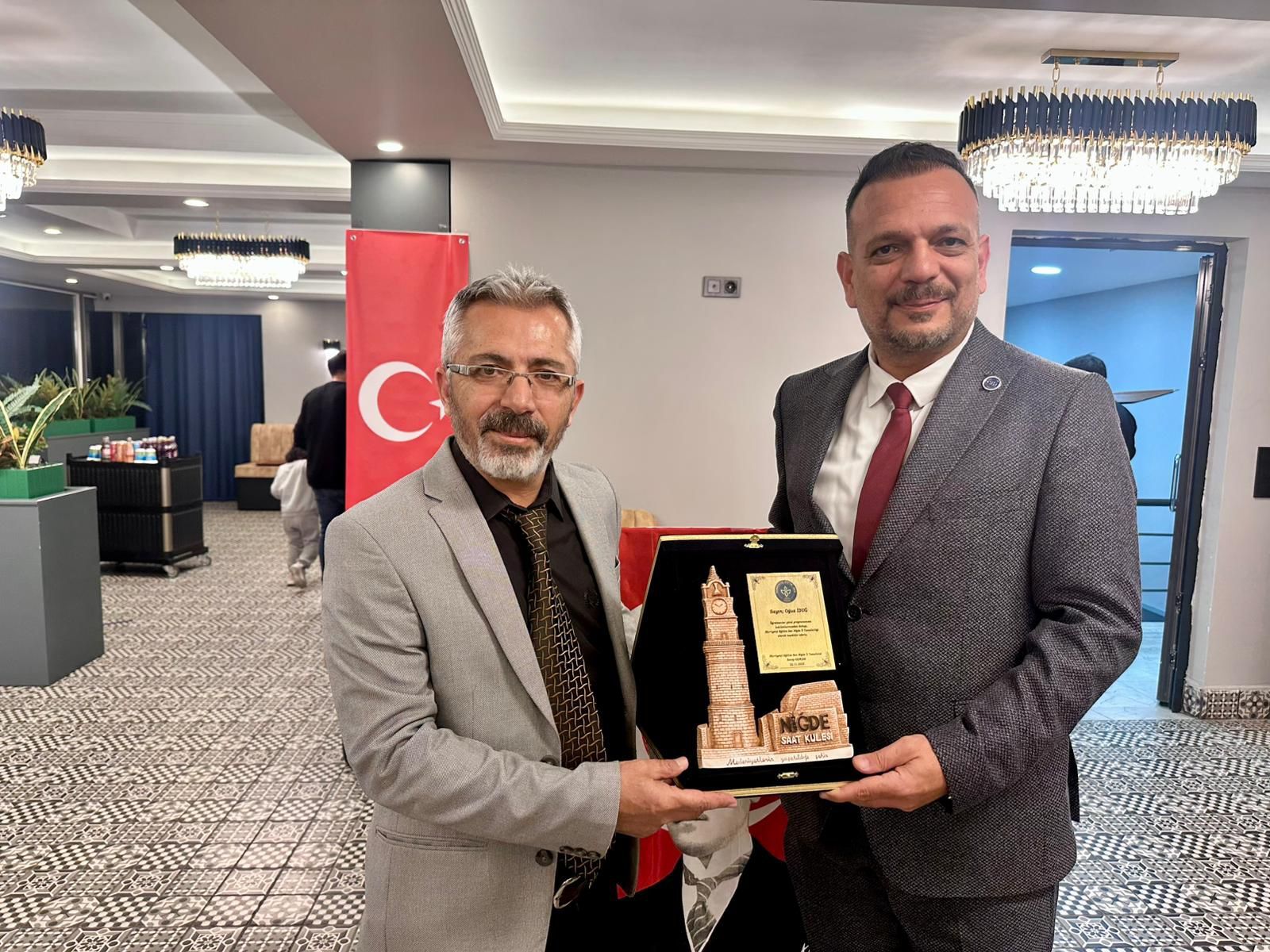 03E9A5E2 A6Fc 4B7F 9B50 B4D3B8F65Cde