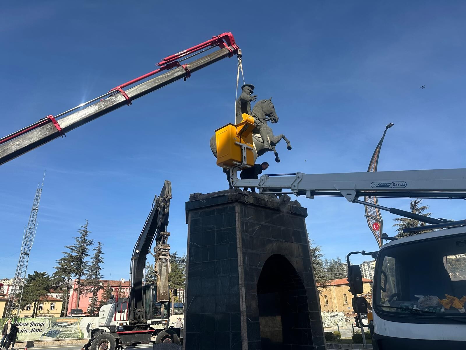 E895F35B 2Df3 4Dca 8Ae8 Cdb3753029E7