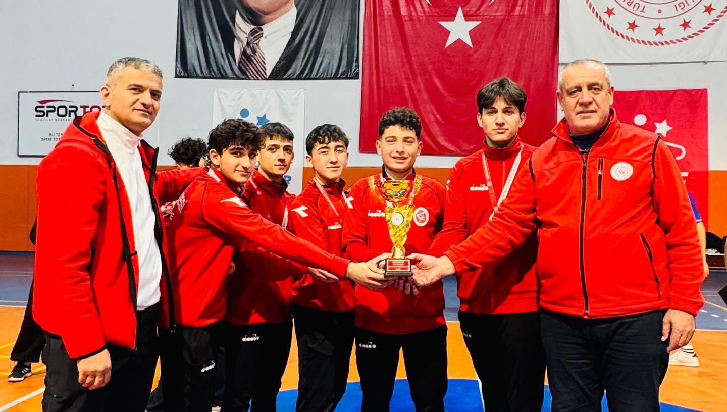 608656526 18086380796026205 262480033906503104 N